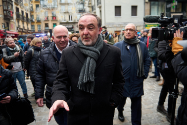 Imágenes de la moción de censura y nombramiento de Joseba Asiron como alcalde de Pamplona./