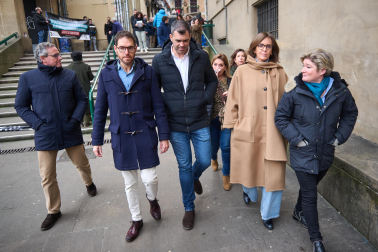 Imágenes de la moción de censura y nombramiento de Joseba Asiron como alcalde de Pamplona./
