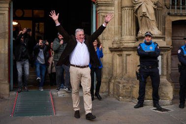 Imágenes de la moción de censura y nombramiento de Joseba Asiron como alcalde de Pamplona./