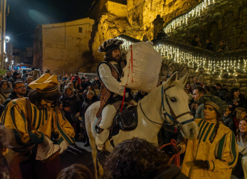 Fotos de la llegada del pregonero de los Reyes Magos a Estella.