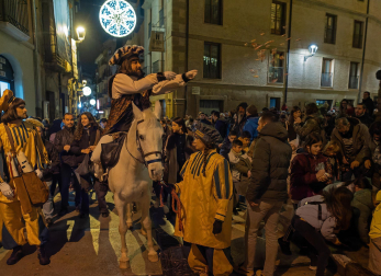 Fotos de la llegada del pregonero de los Reyes Magos a Estella.