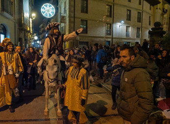 Fotos de la llegada del pregonero de los Reyes Magos a Estella.