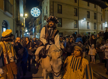 Fotos de la llegada del pregonero de los Reyes Magos a Estella.