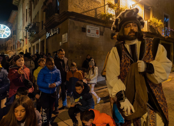 Fotos de la llegada del pregonero de los Reyes Magos a Estella.