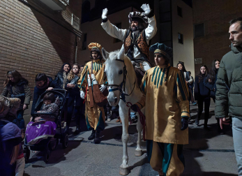 Fotos de la llegada del pregonero de los Reyes Magos a Estella.