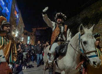 Fotos de la llegada del pregonero de los Reyes Magos a Estella.