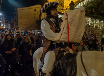 Fotos de la llegada del pregonero de los Reyes Magos a Estella.