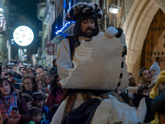 Fotos de la llegada del pregonero de los Reyes Magos a Estella.