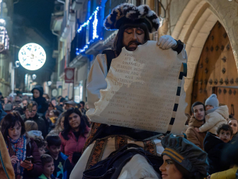 Fotos de la llegada del pregonero de los Reyes Magos a Estella.