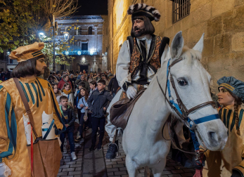 Fotos de la llegada del pregonero de los Reyes Magos a Estella.