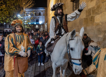 Fotos de la llegada del pregonero de los Reyes Magos a Estella.