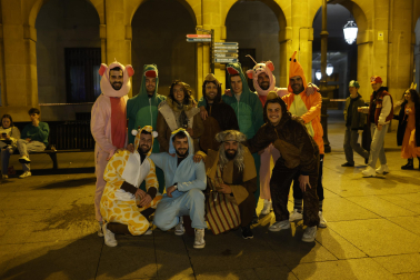 Foto de los disfraces de la Nochevieja 2023 en Pamplona./