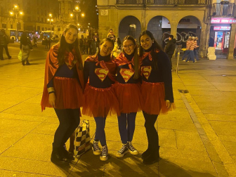 Foto de los disfraces de la Nochevieja 2023 en Pamplona./
