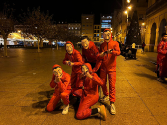 Foto de los disfraces de la Nochevieja 2023 en Pamplona./