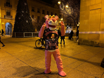 Foto de los disfraces de la Nochevieja 2023 en Pamplona./