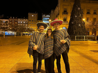 Foto de los disfraces de la Nochevieja 2023 en Pamplona./
