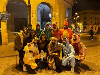 Foto de los disfraces de la Nochevieja 2023 en Pamplona./