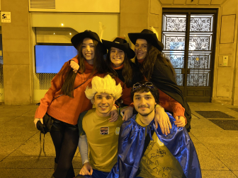 Fotos de los disfraces de la Nochevieja 2023 en Pamplona./