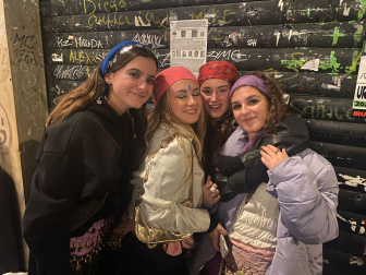 Fotos de los disfraces de la Nochevieja 2023 en Pamplona./