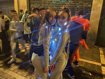 Fotos de los disfraces de la Nochevieja 2023 en Pamplona./