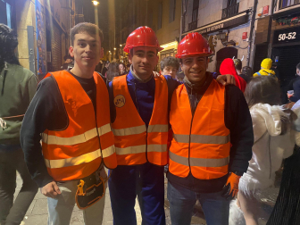 Fotos de los disfraces de la Nochevieja 2023 en Pamplona./