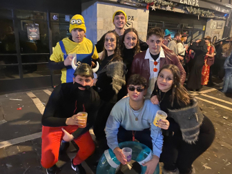Fotos de los disfraces de la Nochevieja 2023 en Pamplona./