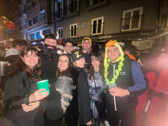 Fotos de los disfraces de la Nochevieja 2023 en Pamplona./