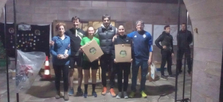 ELIZONDO REUNIÓ A 332 CORREDORES. La XII San Silvestre de Elizondo, organizada por  Baztango Lasterketa Taldea, reunió este pasado 31 en las salidas de la PLaza de los Fueros a un total de 332 deportistas, 128 participantes en las carreras txikis y 204 en la absoluta sobre unos 4 kilómetros de recorrido. El baztanés Alberto Barberena (12:08) sumó un nuevo triunfo a su palmarés,  seguido muy de cerca por Unai Barazabal, segundo con 12:12. Iñaki Telletxea cerró el podio masculino (13:12). Por su parte,  Olaia Mendiburu fue la ganadora en la prueba absoluta femenina (17:58) seguida por Izaro Urrutia (18:10) y Miren Barazabal (18:17).