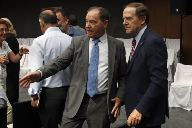 Puras, junto a Felones, en la toma de posesión de Chivite