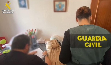 Vídeo de cómo la Guardia Civil detiene en Navarra a una organización criminal dedicada al robo de ropa