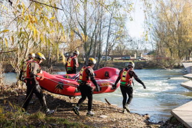 Fotos del Grupo de Rescate Acuático (GRA) de los Bomberos de Navarra. /