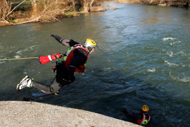 Fotos del Grupo de Rescate Acuático (GRA) de los Bomberos de Navarra. /