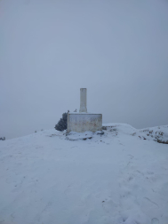 La cima, cerca de las antenas.