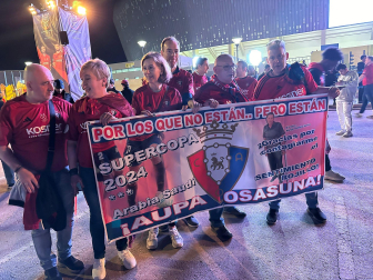 Foto de los aficionados de Osasuna en Riad./