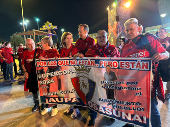 Foto de los aficionados de Osasuna en Riad./
