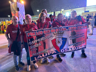Foto de los aficionados de Osasuna en Riad./