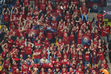 Fotos de los aficionados de Osasuna en la Supercopa de España en Riad. /