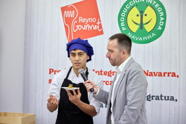 25 alumnos del centro de formación profesional CI Burlada, en la rama de técnicos de cocina y gastronomía, han preparado hoy siete platos con alimentos de Producción Integrada de Navarra, acogidos bajo la marca Reyno Gourmet