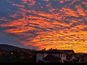 Crepúsculo con El Perdón al fondo.