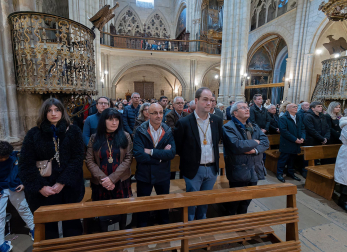 Reparto de monedas en el tradicional San Felices de Viana./