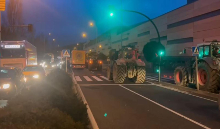 Vídeo de los tractores colapsando la carretera de Itaroa