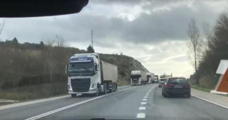 Tráfico ralentizado en la PA-30 a la altura de Huarte dirección Arre