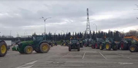 Vídeo de los tractores saliendo desde E. Leclerc hacia Pamplona