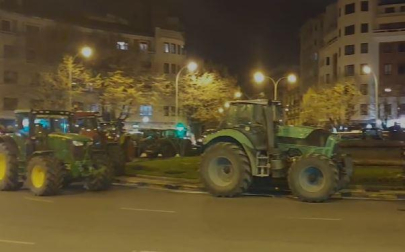 . La intención de los tractoristas es que los vehículos continúen allí a expensas de los resultados de la reunión de este viernes con el Gobierno de Navarra