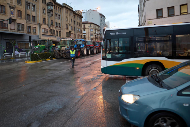 Fotos de la cuarta jornada de protestas de los agricultores navarros en el centro de Pamplona.