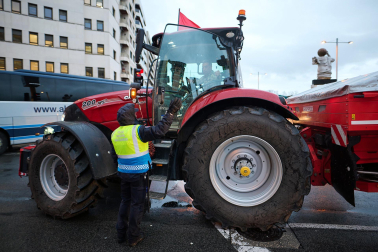 Fotos de la cuarta jornada de protestas de los agricultores navarros en el centro de Pamplona.