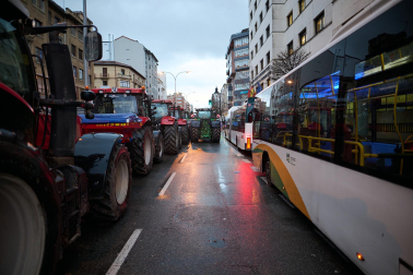 Fotos de la cuarta jornada de protestas de los agricultores navarros en el centro de Pamplona.
