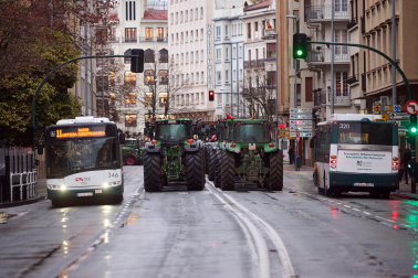 Fotos de la cuarta jornada de protestas de los agricultores navarros en el centro de Pamplona.