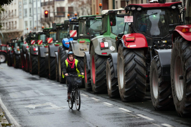 Fotos de la cuarta jornada de protestas de los agricultores navarros en el centro de Pamplona.
