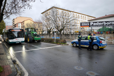 Fotos de la cuarta jornada de protestas de los agricultores navarros en el centro de Pamplona.